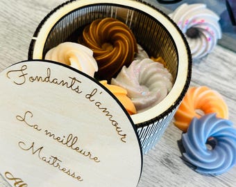 Personalized gift box of fondant cakes, for mom, grandma, teacher, teaching assistant, nanny, family