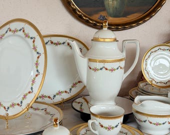 Servizio da pranzo e da tè vintage Tirschenreuth Bavaria da 33 pezzi, set in porcellana Z and Co Germany, ghirlanda floreale e bordo dorato, anni '40 Mid-Centur