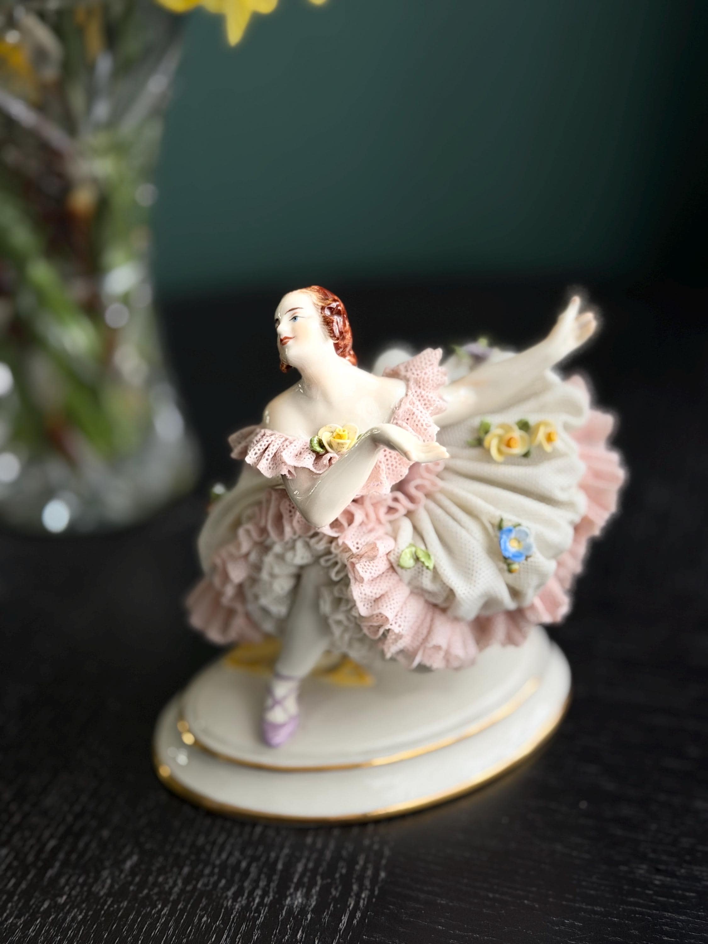 ドレスデン 花かごをもった女性 刻印あり 【公式通販】