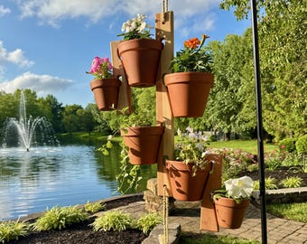 Colgador de plantas de cedro hecho a mano, cuerda natural, maceta de terracota, para interior y exterior.