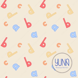 Op de afbeelding: Een herhalend patroon van gekleurde kleine letters a, b, c en d in rood, blauw, oranje en geel op een crèmekleurige achtergrond. De letters zijn verspreid over het oppervlak. De afbeelding bevat een rond logo met de tekst "YUNA Premium Pattern".