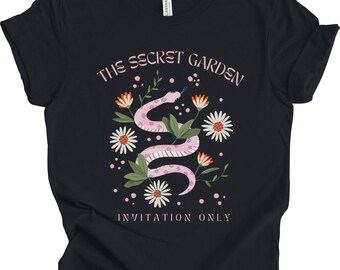 Orm och Blomsterträdgård T-shirt: Mystisk botanisk grafisk t-shirt