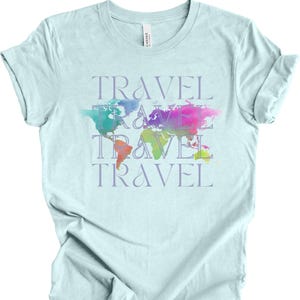 Tshirt pour voyageur, carte du monde colorée, t-shirt Wanderlust, t-shirt aventure, globe, carte, vacances, t-shirt, cadeau de l'explorateur, t-shirt voyageur du monde