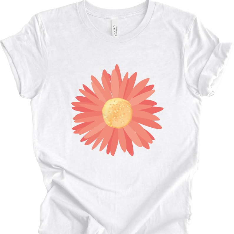 Puede incluir: Camiseta blanca con un gr&aacute;fico de margarita rosa.