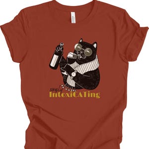 おもしろ猫Tシャツ - 猫ママ、猫パパ、ワイン愛好家へのギフト | 動物好きのためのキュートな猫グラフィックTシャツ