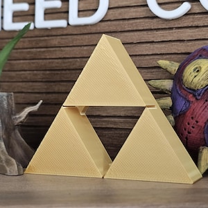 Gold Triforce Display – 3D Printed Zelda-Inspired Desk & Shelf Decor