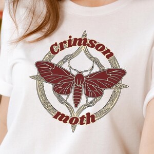 The Crimson Moth Shirt Herzloser Jäger Fantasy Buchliebhaber T-Shirt Rebel Leser Geschenk Bücherwurm Fan Merch Dunkles ästhetisches literarisches Top für Leser