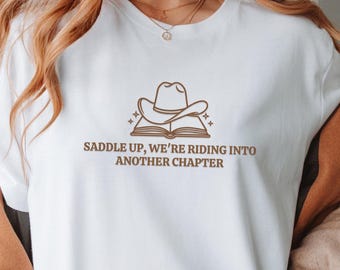 Western lezing shirt grappige cowgirl leesgrage T-shirt voor vrouwen literair T-shirt land boekenliefhebber cadeau rustiek esthetische boekenwurm kleding