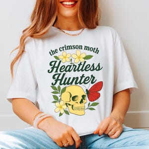 Heartless Hunter Shirt The Crimson Moth Fantasy Shirt Romantasy Book Lover Tee Skull and Moth Graphic T-Shirt for YA Readers and Fans