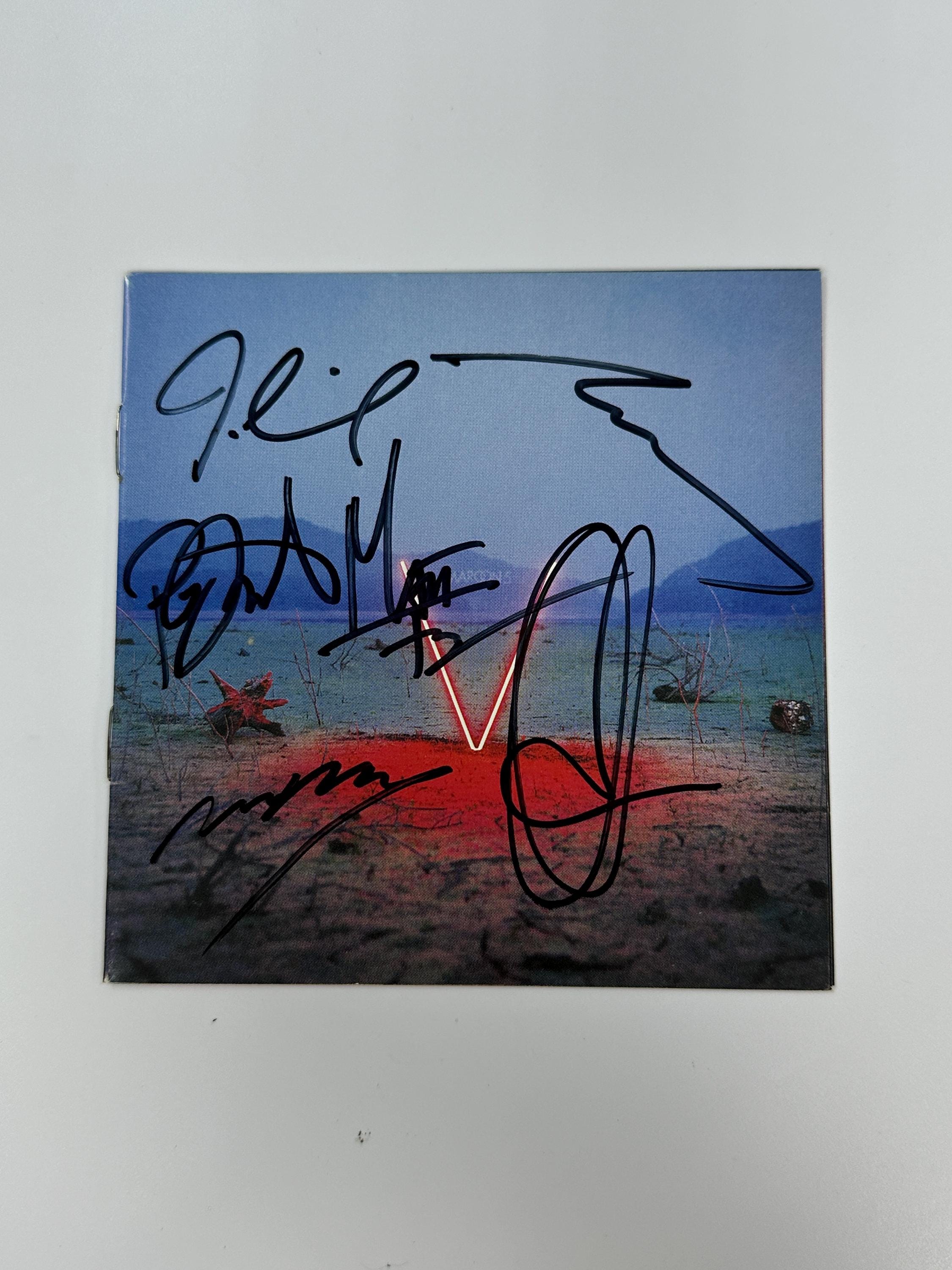Maroon 5 直筆サイン入りCD Maroon 5 マルーン5 バンド全員です 直筆サイン入り写真認証付