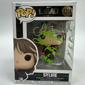 Funko Pop de Slyvie con autógrafo firmado
