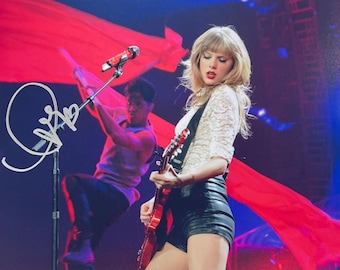 ハリウッド テイラー・スウィフト 直筆サイン入り フォト 写真 セール中…テイラー・スウィフト直筆サイン入り超 特大写真