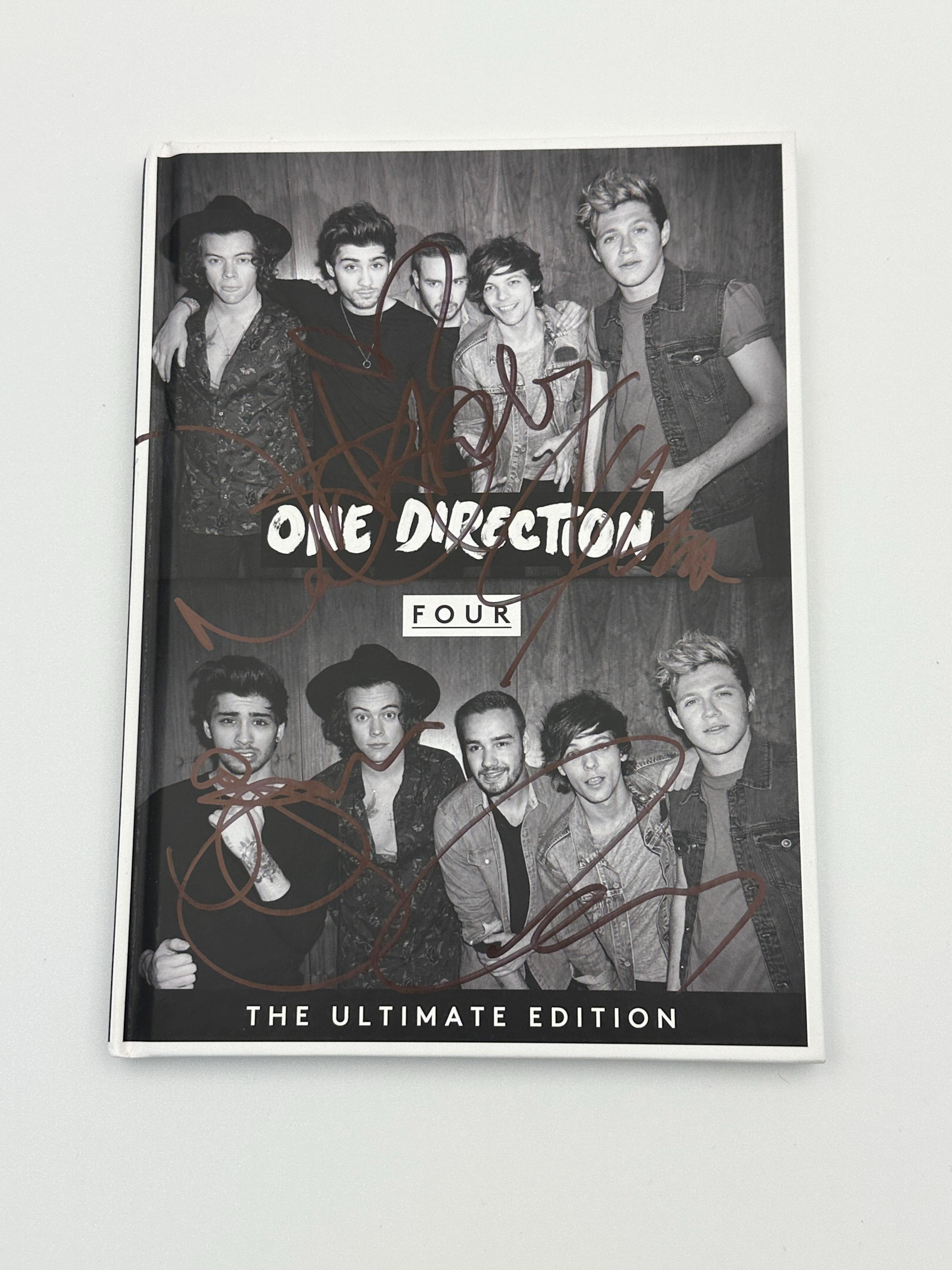 ONE Direction    直筆サイン入りアルバム il_fullxfull.6988733248_fps8.jpg