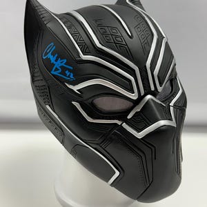 チャドウィック・ボーズマン 直筆サイン + COA (ブラック