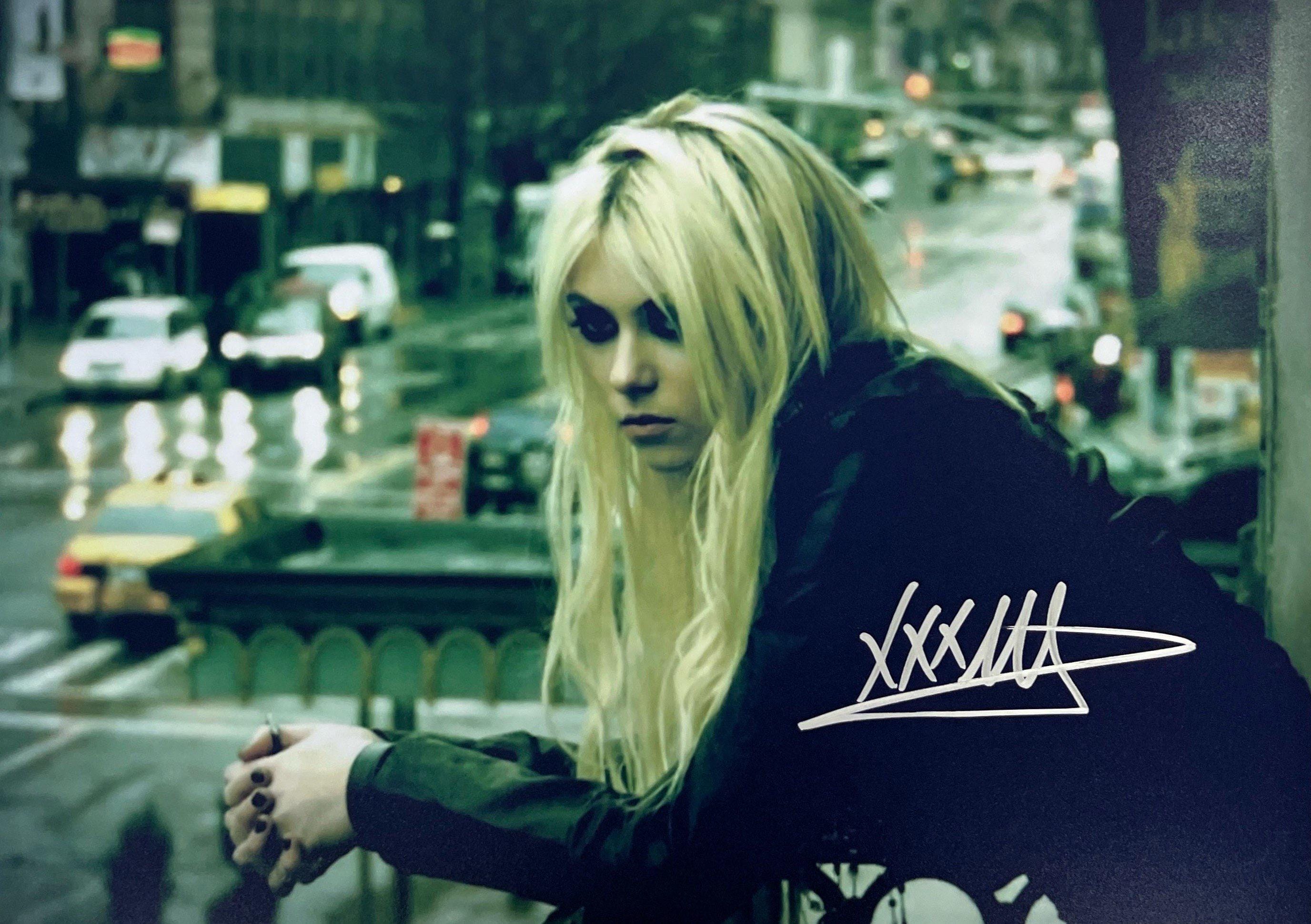 Taylor Momsen Signed - Etsy