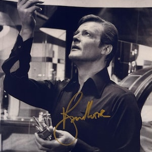 Roger Moore Autograph + COA (james Bond) - Etsy