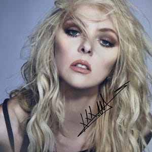 Taylor Momsen Signed - Etsy