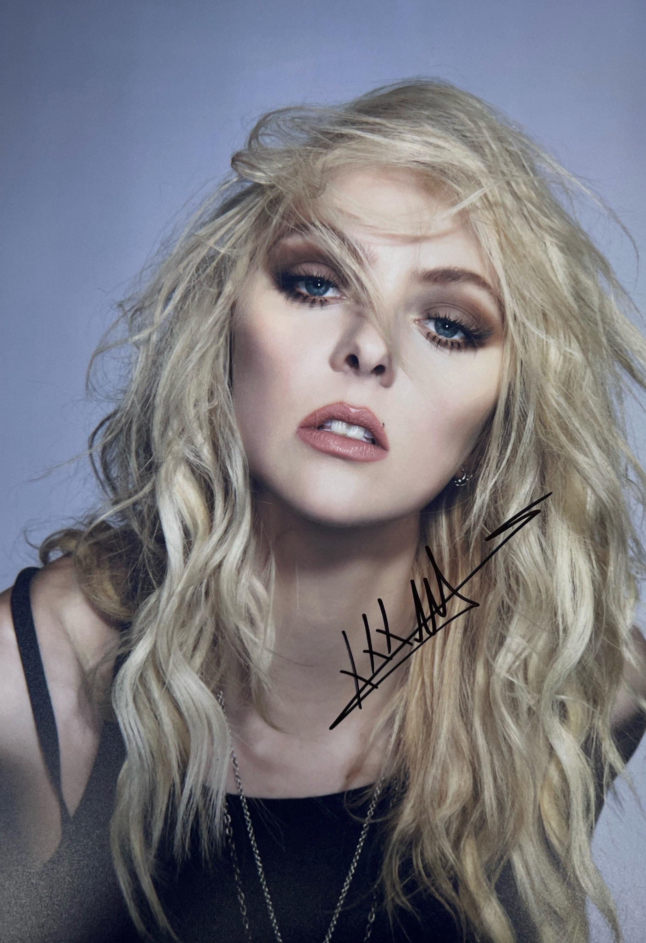 Taylor Momsen Signed - Etsy