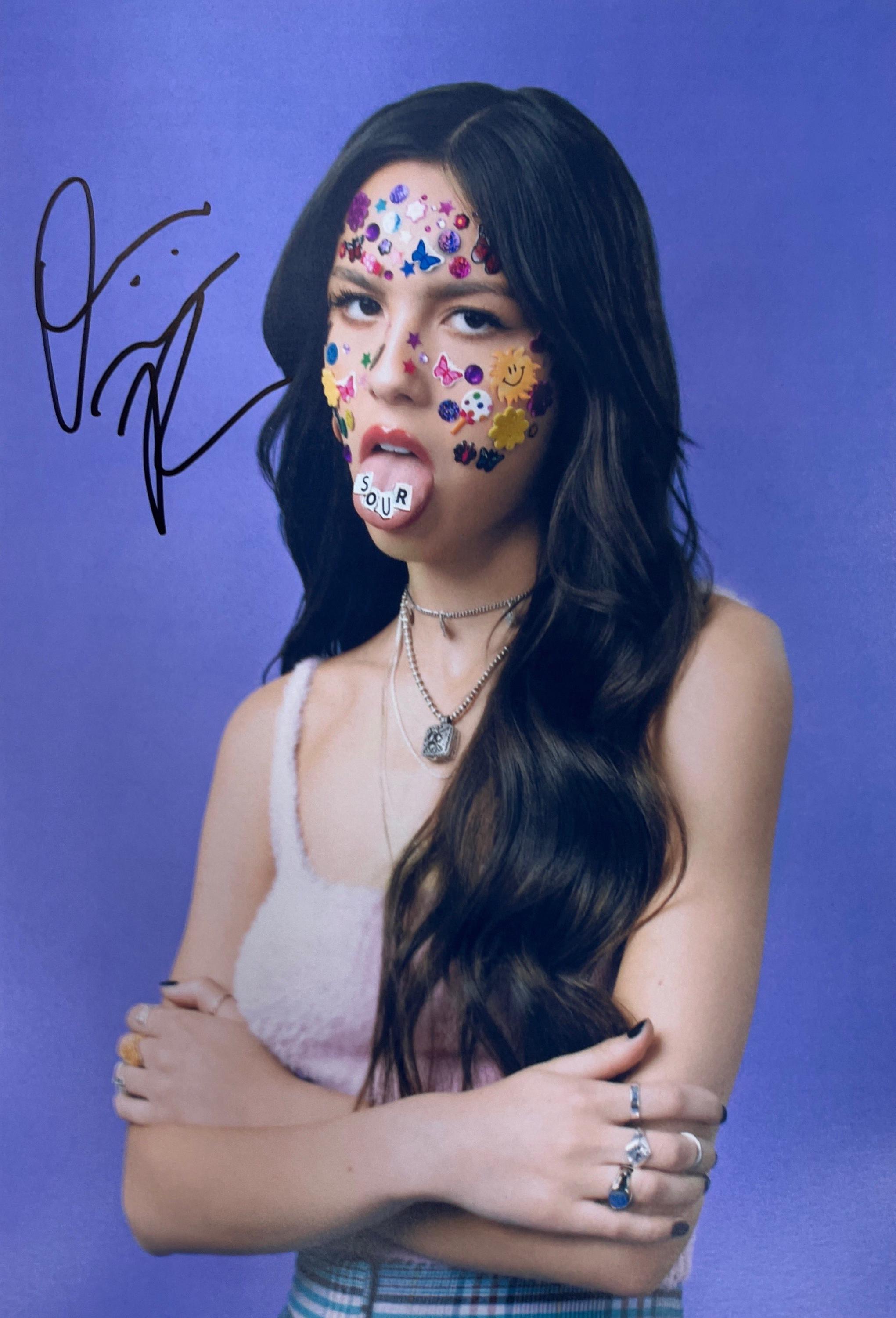 オリヴィア・ロドリゴ 直筆サイン入りカード OLIVIA RODRIGO オリヴィアロドリゴ 直筆サイン入りカード オリヴィアロドリゴ 直筆