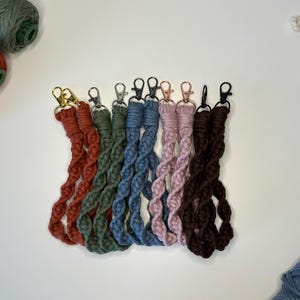 Macrame Wristlets (twisted)