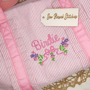 Seersucker duffel bag, personalized seersucker ruffle duffel bag, girl birthtdy gift, girl overnight bag