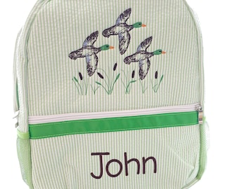 Mochila infantil personalizada de seersucker para niño pequeño: diseño de pato bordado.