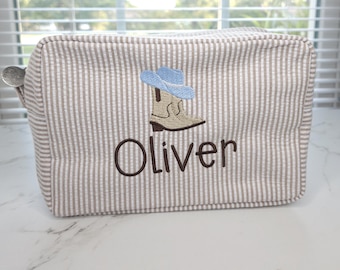 Borsa da viaggio personalizzata in seersucker: tutto monogrammato, trousse per articoli da toilette e trucco