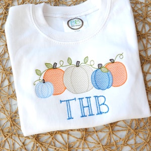 Chemise automne garçon à monogramme : t-shirt personnalisé à écusson citrouille