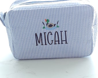 Borsa monogrammata in seersucker: organizer personalizzato per articoli da toeletta e giocattoli