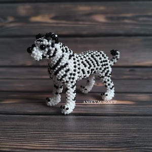 Figura de tigre blanco con cuentas hecha a mano