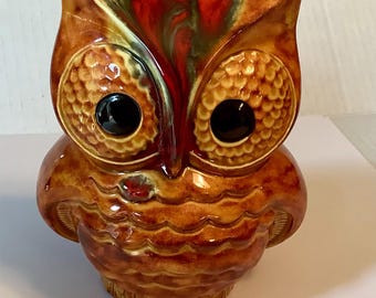 Ceramiczny wazon w kształcie sowy z połowy XX wieku