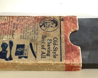 Afilador de navajas de afeitar metálico antiguo en su caja de papel original, fechado en 1910.