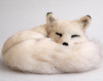 Needle Felted Arctic Fox | Realistic animal | Handmade Polar Fox | Soft Sculpture | Natural Fiber | Collectible