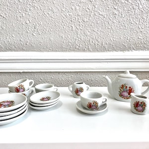Service à thé jouet pour enfant miniature vintage en porcelaine, 16 pcs, image d&#39;un garçon et d&#39;une fille