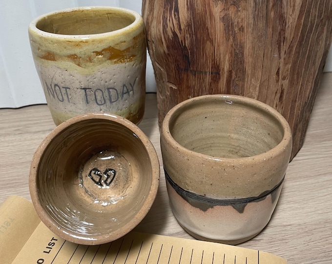 Artisan storage cup - Heartbroken