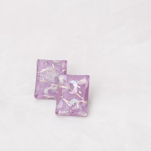 1950&#39;s vintage lavender confetti lucite clip on earrings with half moons and tinsel strands very springtime collectible cuteness