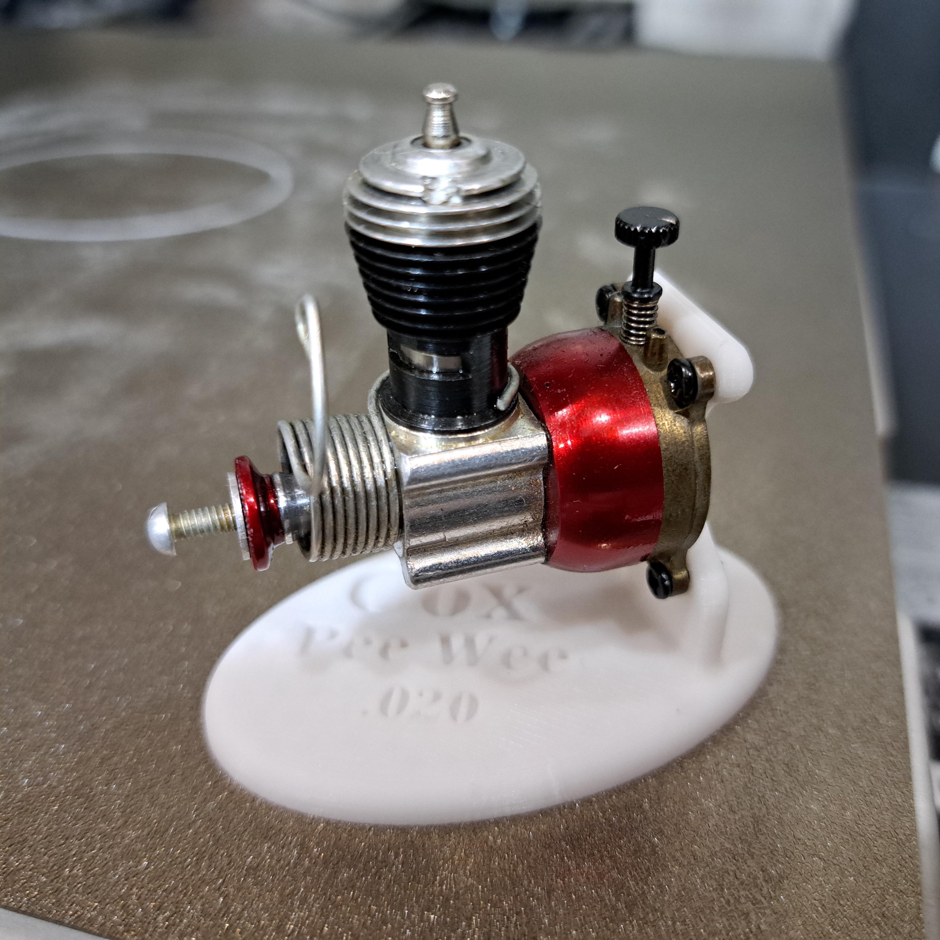大人気の Wee Pee .020 Cox Engine Etsy - File STL Print 3D Stand. Display ホビーラジコン