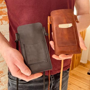 Capa de couro personalizada e bolsa para celular com alça, bolsa fina para celular com porta-cartões, capa para iPhone com relevo para presentes corporativos