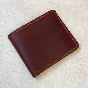 Portafoglio in pelle personalizzato, portafoglio bifold personalizzato, portafoglio giornaliero da uomo fatto a mano, mini portafoglio da donna, regalo per il terzo anniversario per marito e moglie