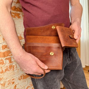 Ensemble portefeuille et porte-cartes personnalisé avec bracelet, pochette en cuir effet vieilli et portefeuille fin - cadeau d'affaires unique