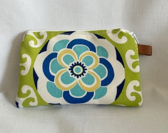 Simple Geo Floral Printed Zipper Clutch Pouch