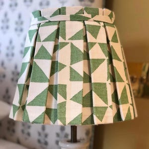 Fermoie Circus 10&quot; box-pleat lampshade