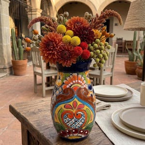 Jarrón de flores de Talavera arcoíris hecho a medida