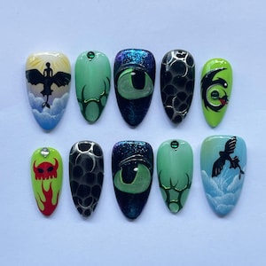 Dragon Eye Press On Nails, Hand Painted Fantasy Claws, Reptile Scale Nails, Gothic Mythical Creature Nail Art Set, Unique Gift for Fans.
