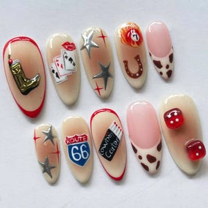 Unghie finte personalizzate con stampa Cowboy Carter, nail art a tema Route 66 Vegas Dice Poker, unghie da casinò, set di unghie con stampa mucca da rodeo retrò per uno stile unico.