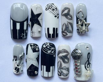 Uñas postizas con música única, juego de uñas cuadradas con piano, guitarra y micrófono en blanco y negro, uñas de fiesta, juego de uñas 3D de estrella de rock para amantes de la música.