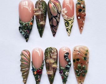 Unghie finte con effetto fata della foresta, unghie con farfalla a fungo 3D, nail art con effetto bosco naturale, unghie finte lunghe a stiletto fatte a mano per donna, unghie uniche