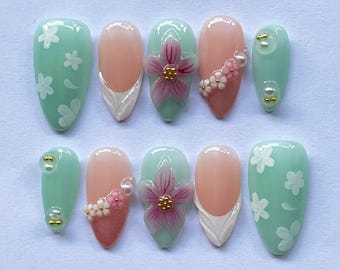 Uñas postizas de color verde pastel hechas a mano con flores blancas, uñas postizas con flores en 3D, juego de uñas almendradas medianas para uso diario, regalo para ella.