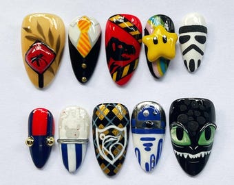 Uñas postizas geek pintadas a mano, set de uñas inspirado en películas y videojuegos, uñas de cosplay, uñas de personajes personalizados, uñas de dragón, regalo para fans.