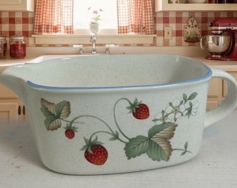 Savoir Vivre Luscious Strawberry Gravy Boat Creamer Japan Oven Safe Vtg Japan